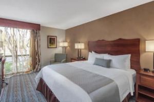 hot spring hotel visalia Wyndham Visalia